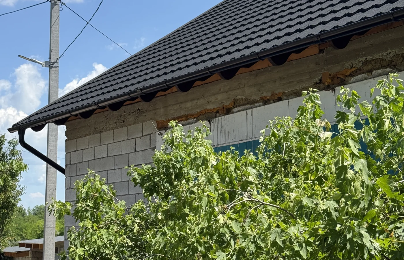 Țiglă metalică cu acoperire cu rocă vulcanică